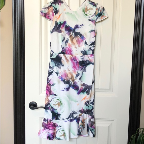 Betsey Johnson Dresses & Skirts - Betsy Johnson 🎨 print cap sleeve dress. SALE!